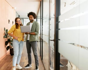 woman-man-laptop-office_feature10x8